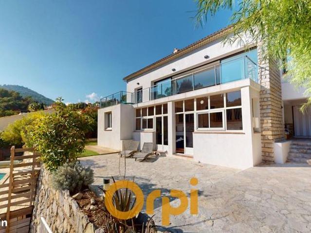 Villa 5 pièces 206 m²