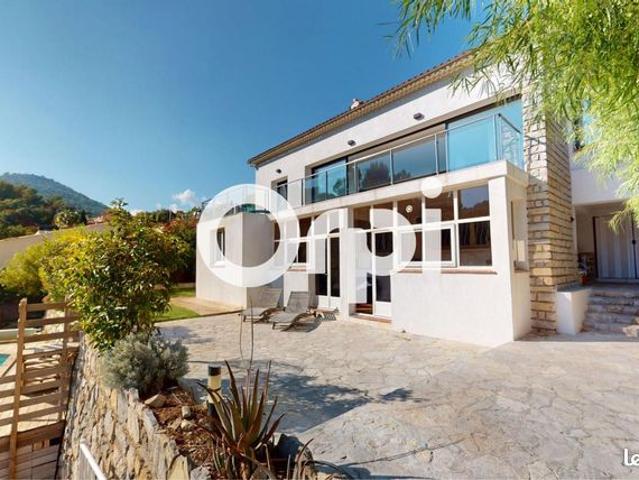 Villa 5 pièces 206 m²