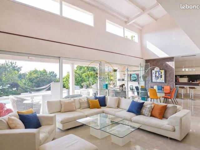 Villa 5 pièces 207 m²