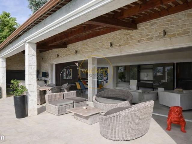 Villa 5 pièces 207 m²