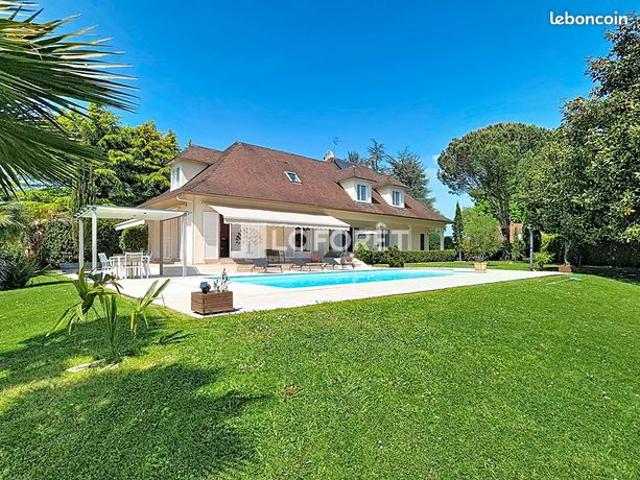 Villa 5 pièces 208 m²