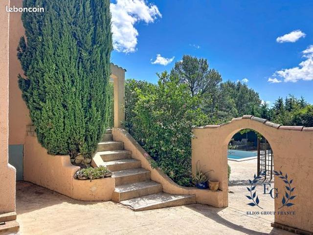 Villa 5 pièces 209 m²