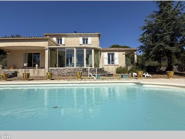 Villa 5 pièces 210 m²