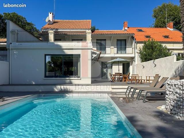Villa 5 pièces 210 m²