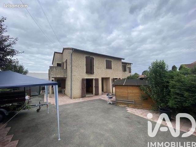 Villa 5 pièces 210 m²