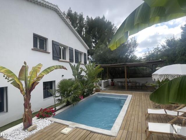 Villa 5 pièces 210 m²