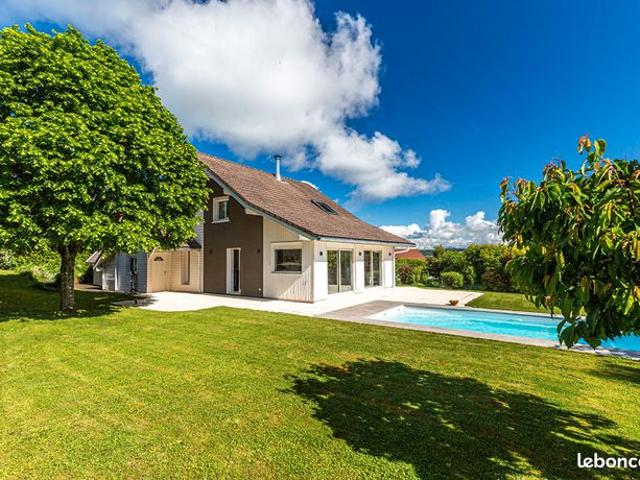 Villa 5 pièces 210 m²