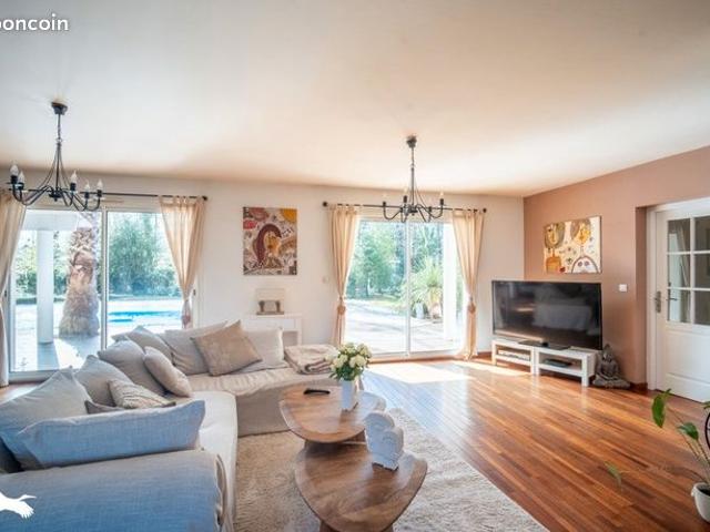 Villa 5 pièces 210 m²