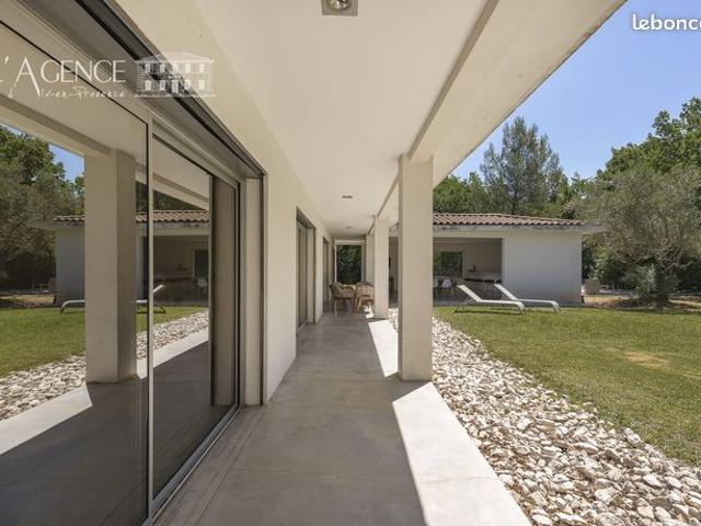 Villa 5 pièces 211 m²