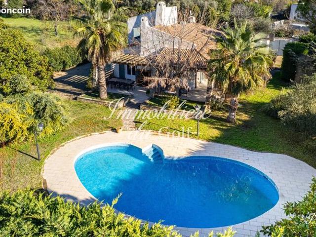 Villa 5 pièces 215 m²