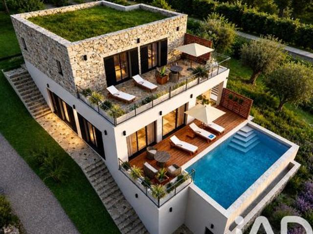 Villa 5 pièces 215 m²