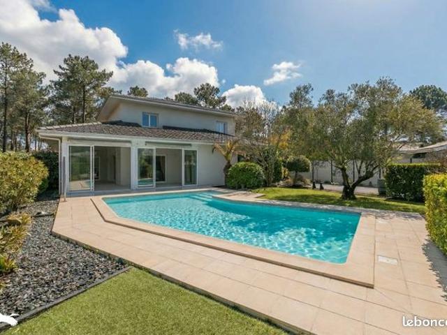 Villa 5 pièces 215 m²