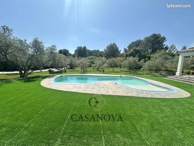 Villa 5 pièces 216 m²