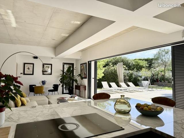 Villa 5 pièces 218 m²