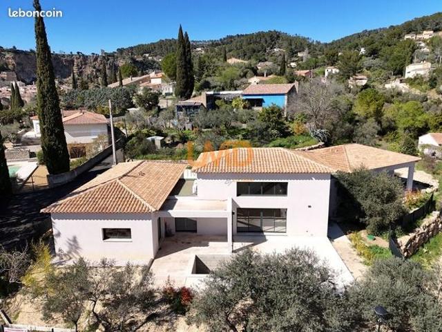Maison 5 pièces 219 m²