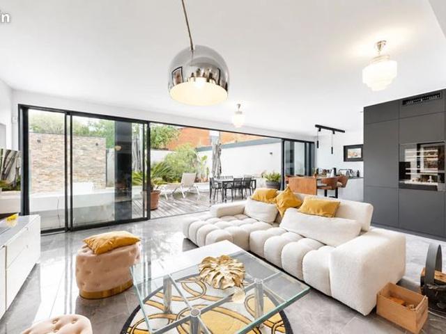 Villa 5 pièces 220 m²