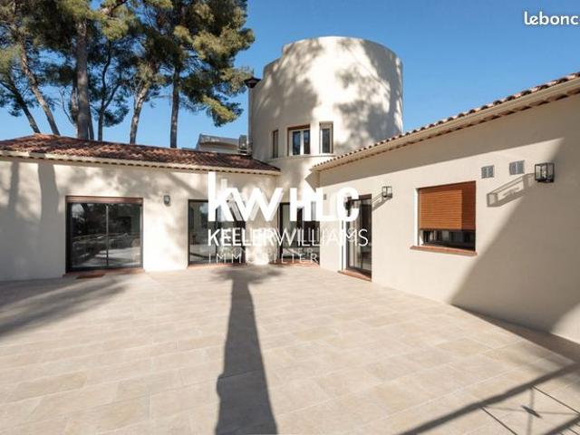 Villa 5 pièces 220 m²