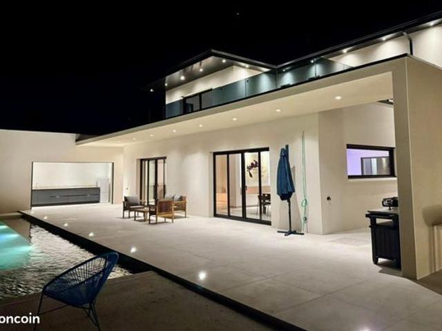 Villa 5 pièces 220 m²