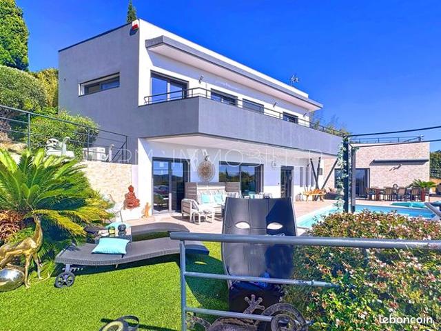 Villa 5 pièces 220 m²