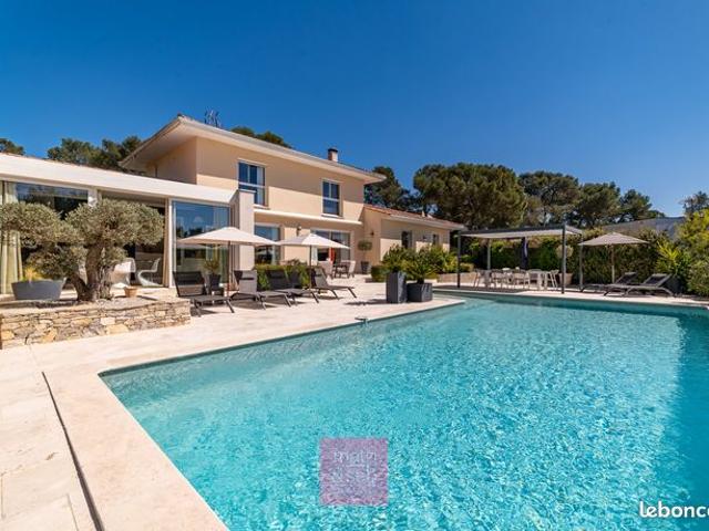 Villa 5 pièces 220 m²
