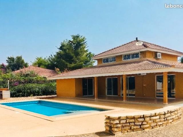 Villa 5 pièces 220 m²
