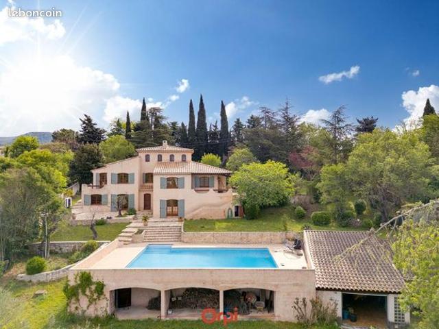 Villa 5 pièces 220 m²