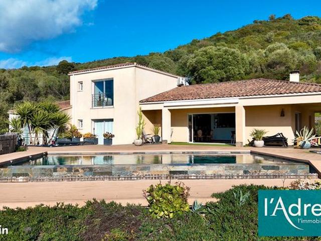 Villa 5 pièces 220 m²