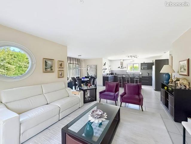 Villa 5 pièces 220 m²