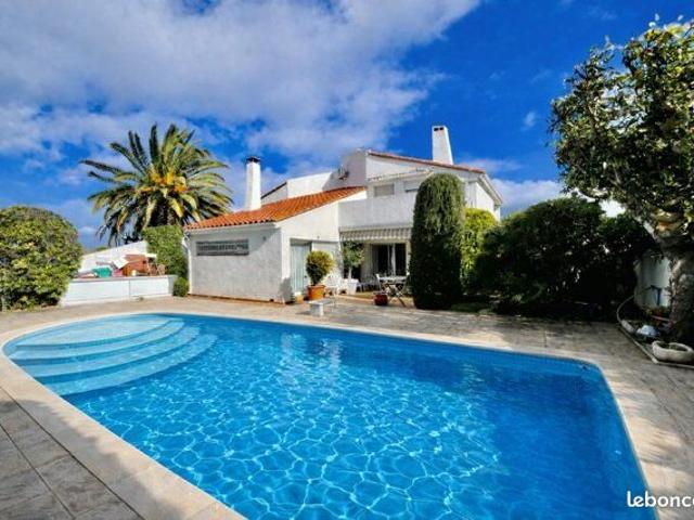 Villa 5 pièces 221 m²