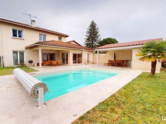 Villa 5 pièces 221 m²