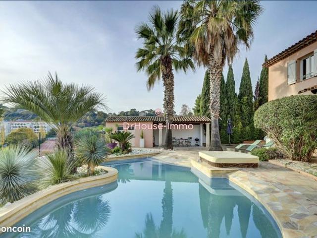 Villa 5 pièces 222 m²