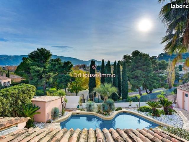 Villa 5 pièces 222 m²