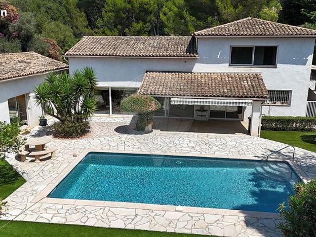 Villa 5 pièces 224 m²