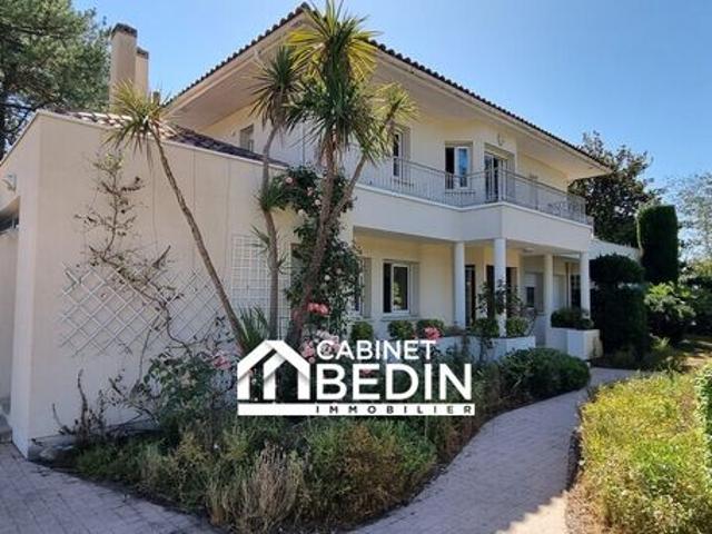 Villa 5 pièces 225 m²