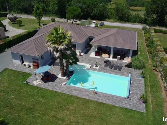 Villa 5 pièces 225 m²