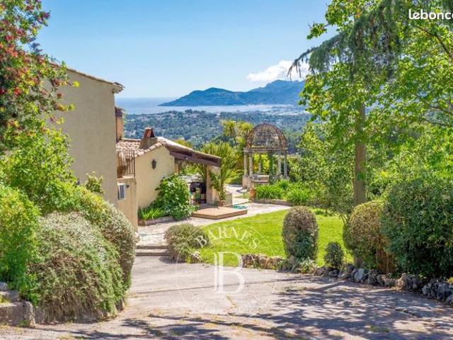 Villa 5 pièces 225 m²
