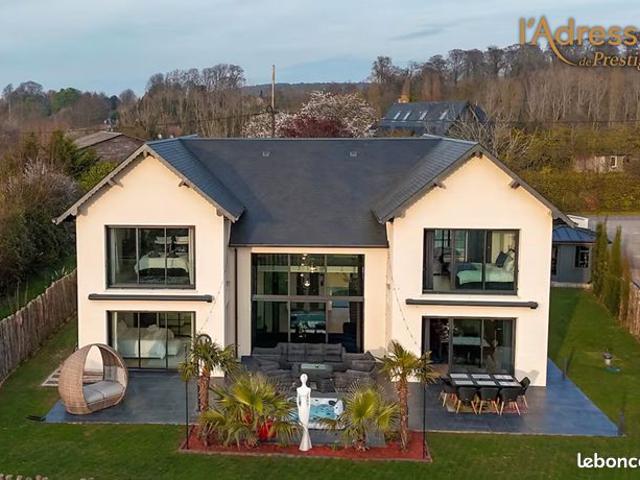Villa 5 pièces 225 m²