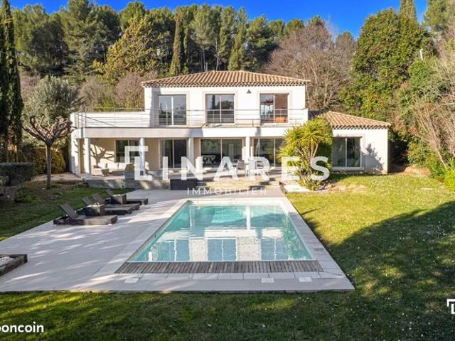 Villa 5 pièces 226 m²