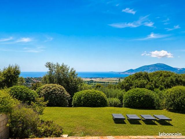 Villa 5 pièces 227 m²