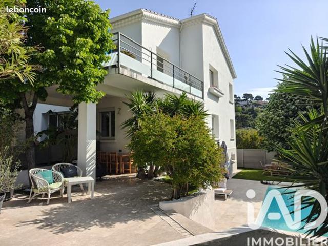 Villa 5 pièces 228 m²