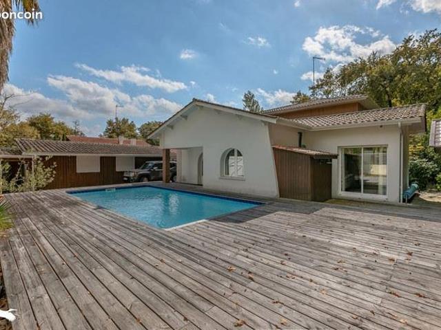 Villa 5 pièces 230 m²