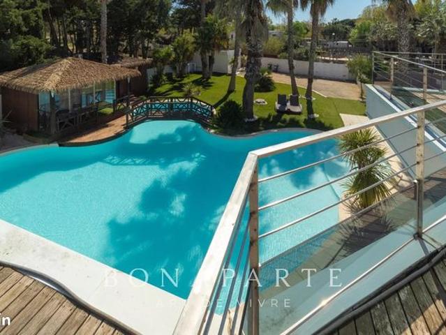 Villa 5 pièces 230 m²
