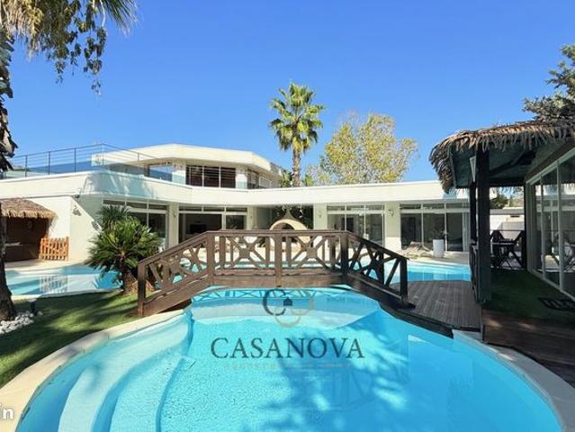 Villa 5 pièces 230 m²