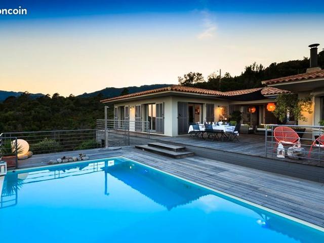 Villa 5 pièces 230 m²