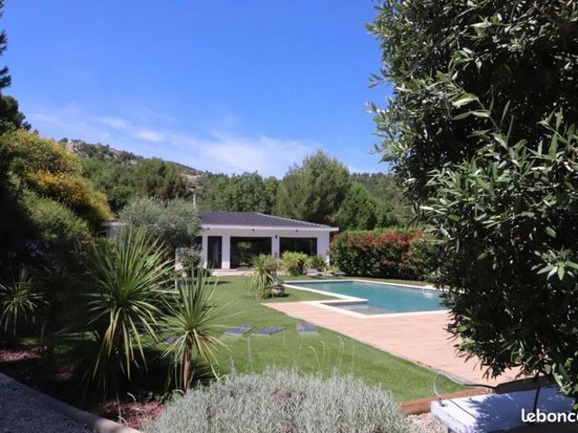 Villa 5 pièces 230 m²