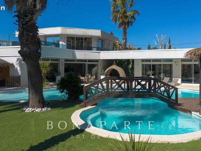 Villa 5 pièces 230 m²