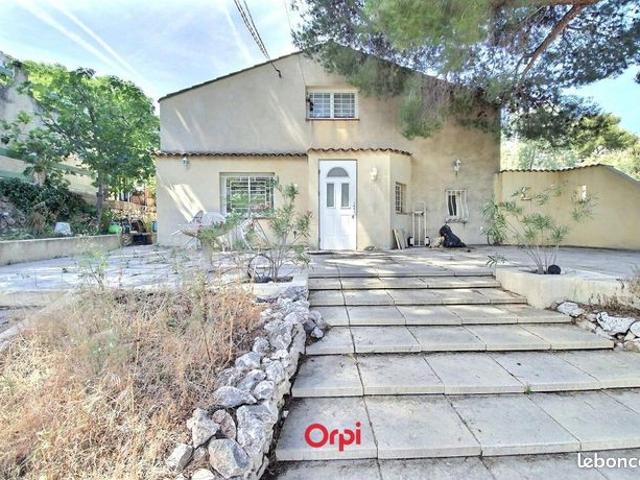 Villa 5 pièces 230 m²
