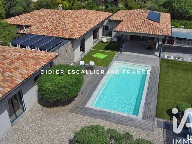 Villa 5 pièces 233 m²