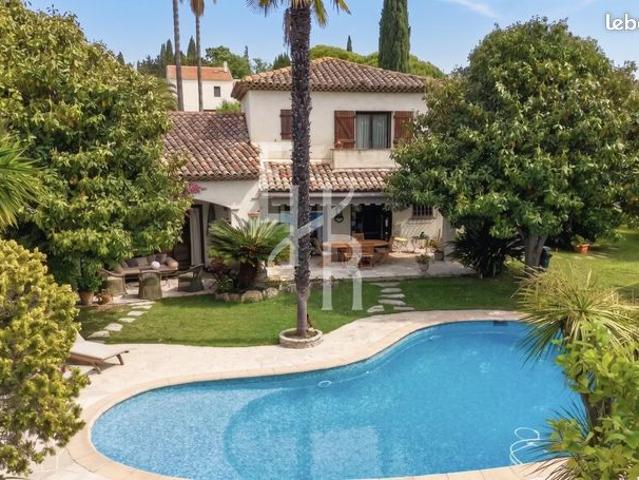 Villa 5 pièces 231 m²