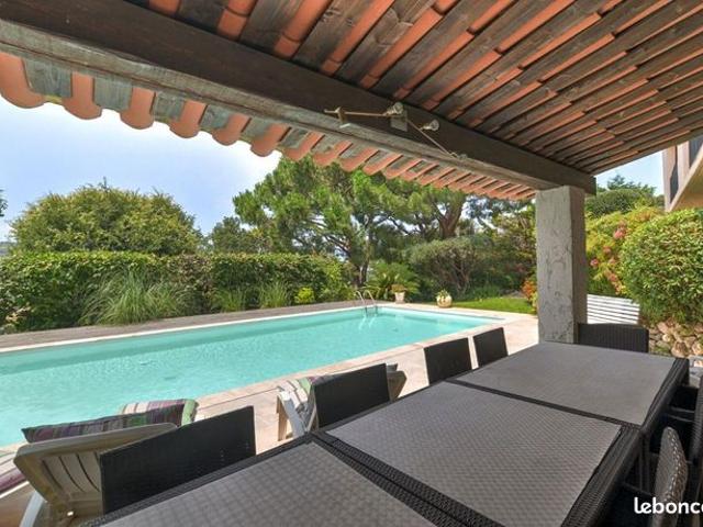 Villa 5 pièces 231 m²
